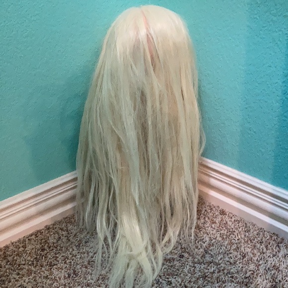 Blonde Haired Mannequin for Hairdressing & makeup - Picture 4 of 4